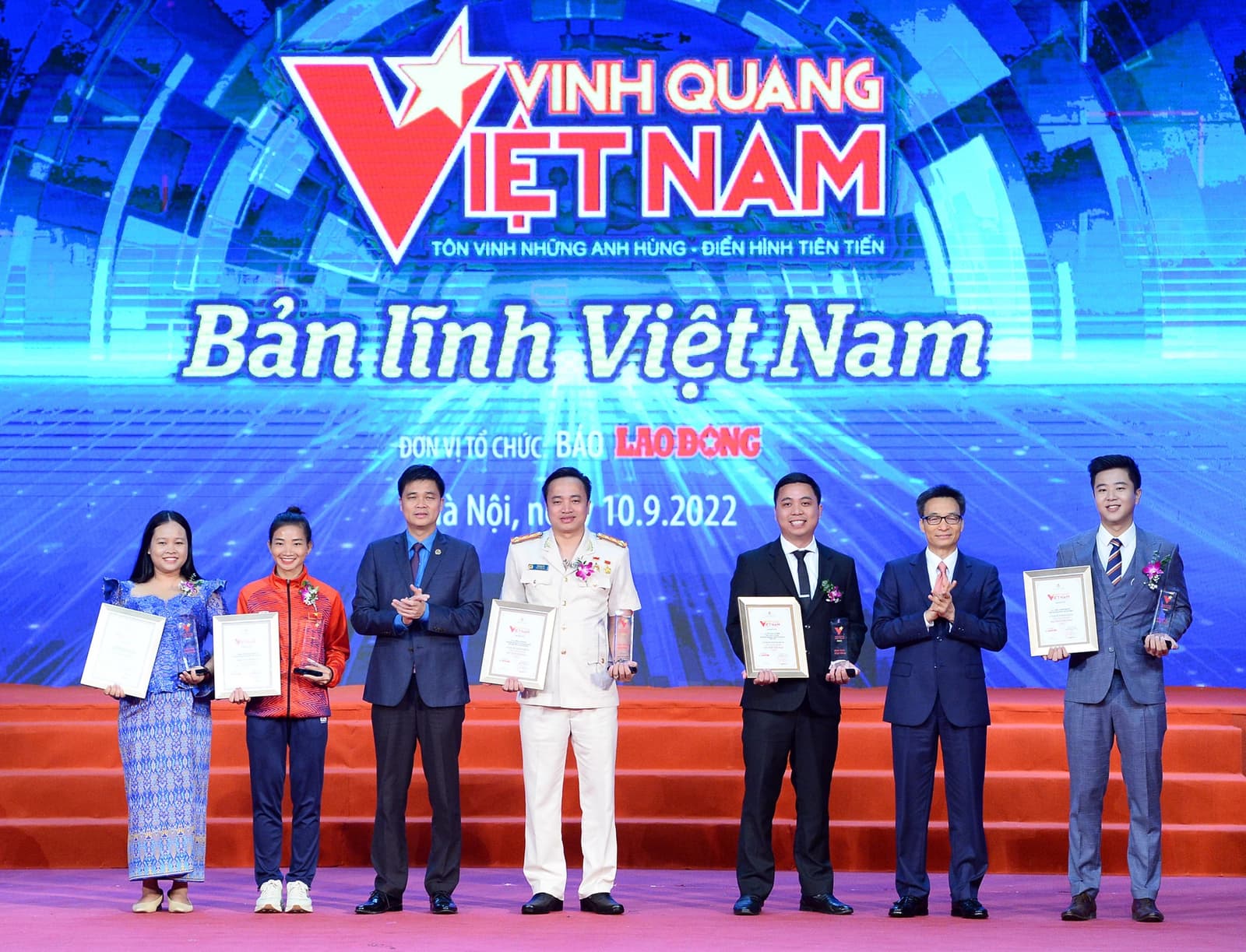 Điển hình tiên tiến - Vinh quang Việt Nam