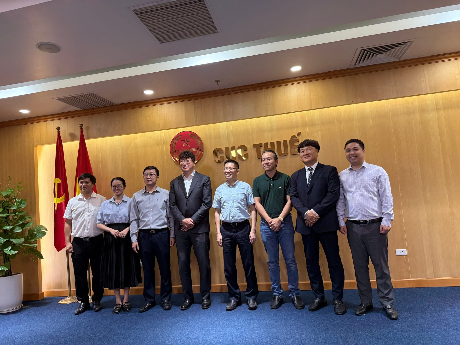 Làm việc tại Cục Thuế